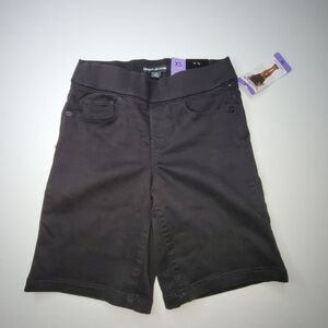 NWT DKNY Jeans Women's Comfort Stretch Pull-On Bermuda Short	Size XS
